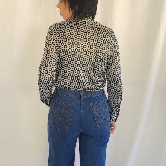 70s Gray and Blue Geometric Print Dagger Collar Shirt