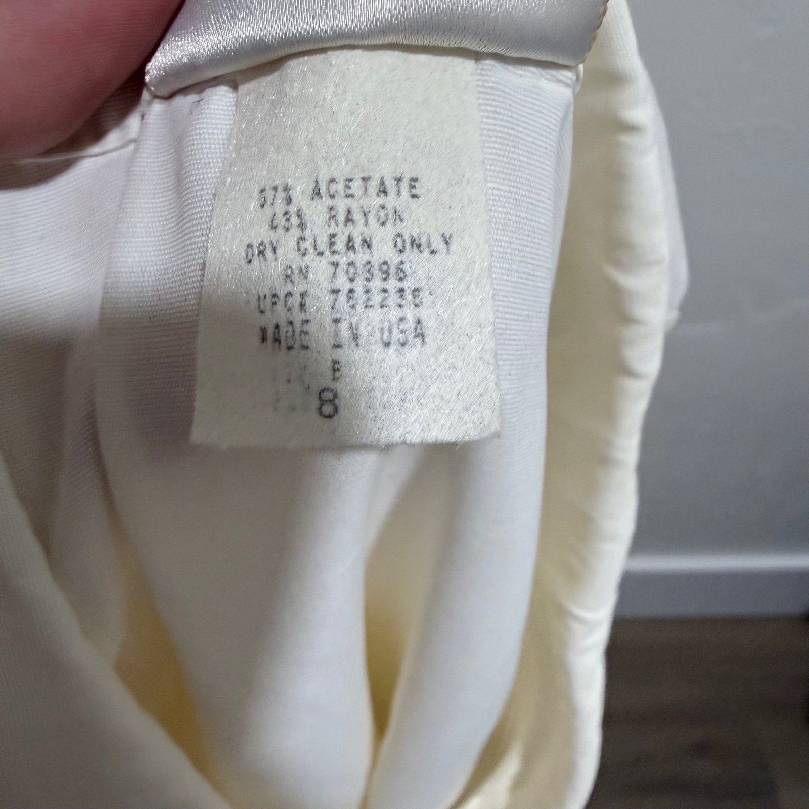 Vintage Kathie Lee Ivory White Lace Collar Blouse Oversized Pearl Button