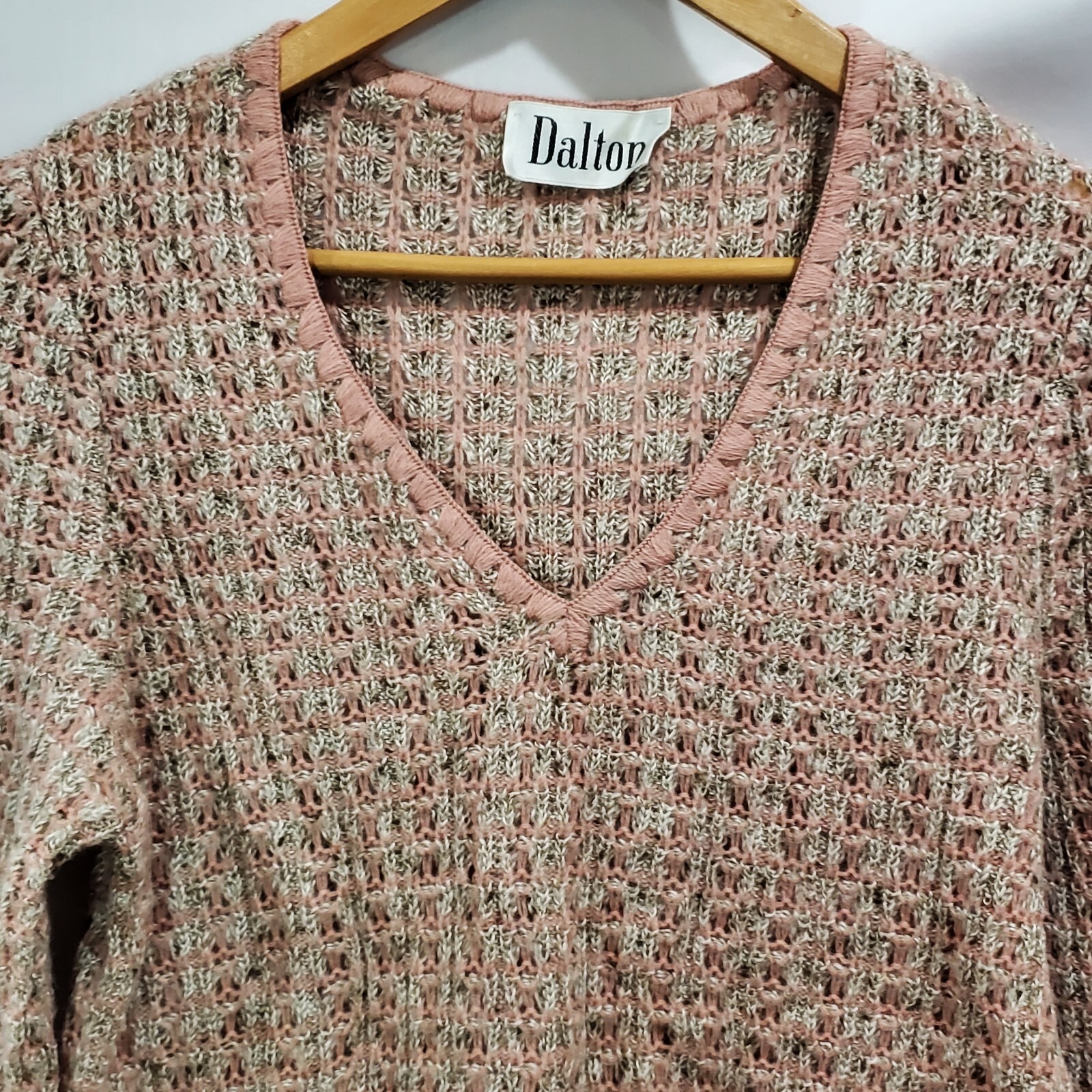 Vintage 70’s Dalton Pink White V-Neck Pullover Knit Sweater Size Small