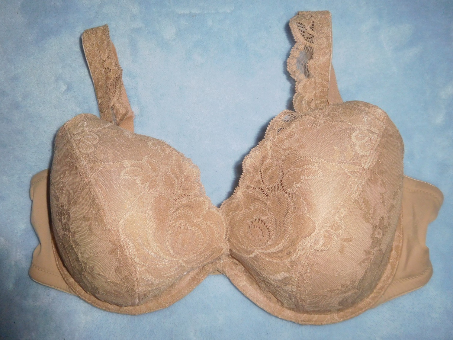 NWOT! DELICATES Nude Beige LACE Padded Plunge Underwire Bra Push Up Inserts 42D