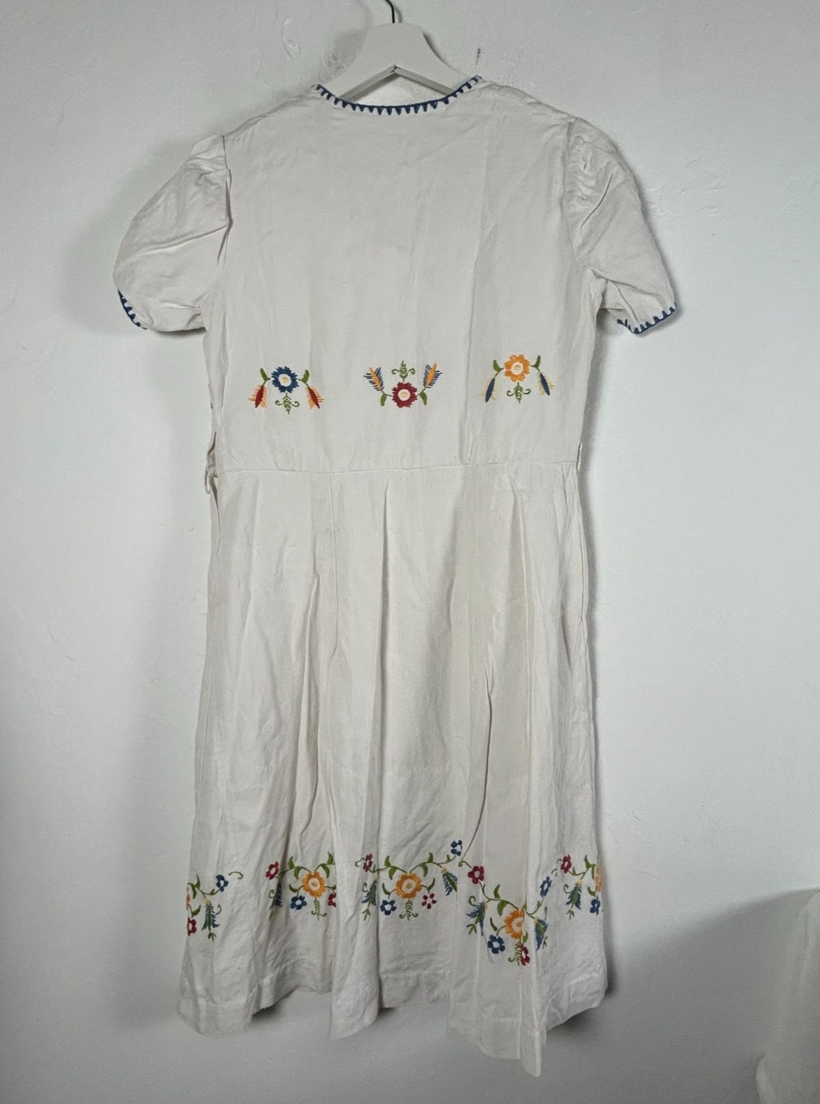Vintage Womens White Embroidered Floral Cotton Dress V-Neck Short Sleeve