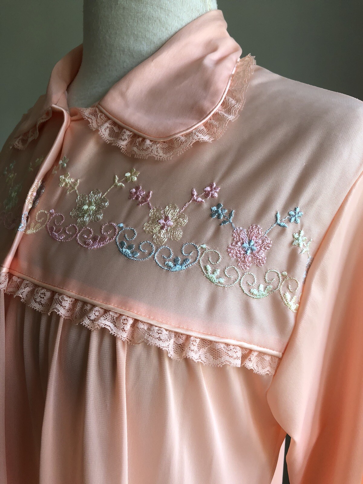 STUNNING VTG KATZ Peach Nylon & Lace Embroidered Nightgown Lingerie SZ S