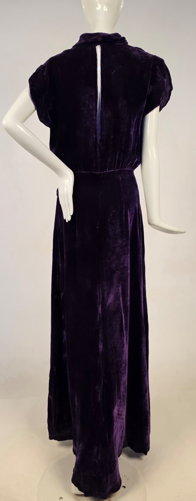 POSH PURPLE SILK VELVET 1930’S LONG DRESS W SLIT BACK + BUTTON TRIM FRONT