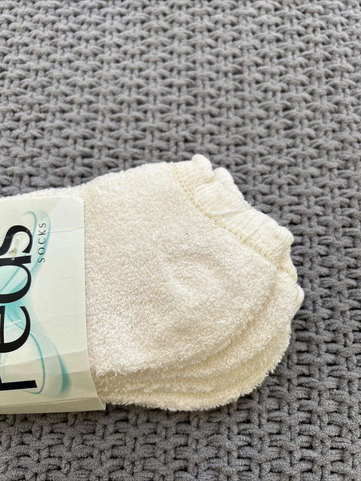 VTG Socks Women’s 2 Pack Peds Low Cut Ankle White Cotton Polyester Spandex USA