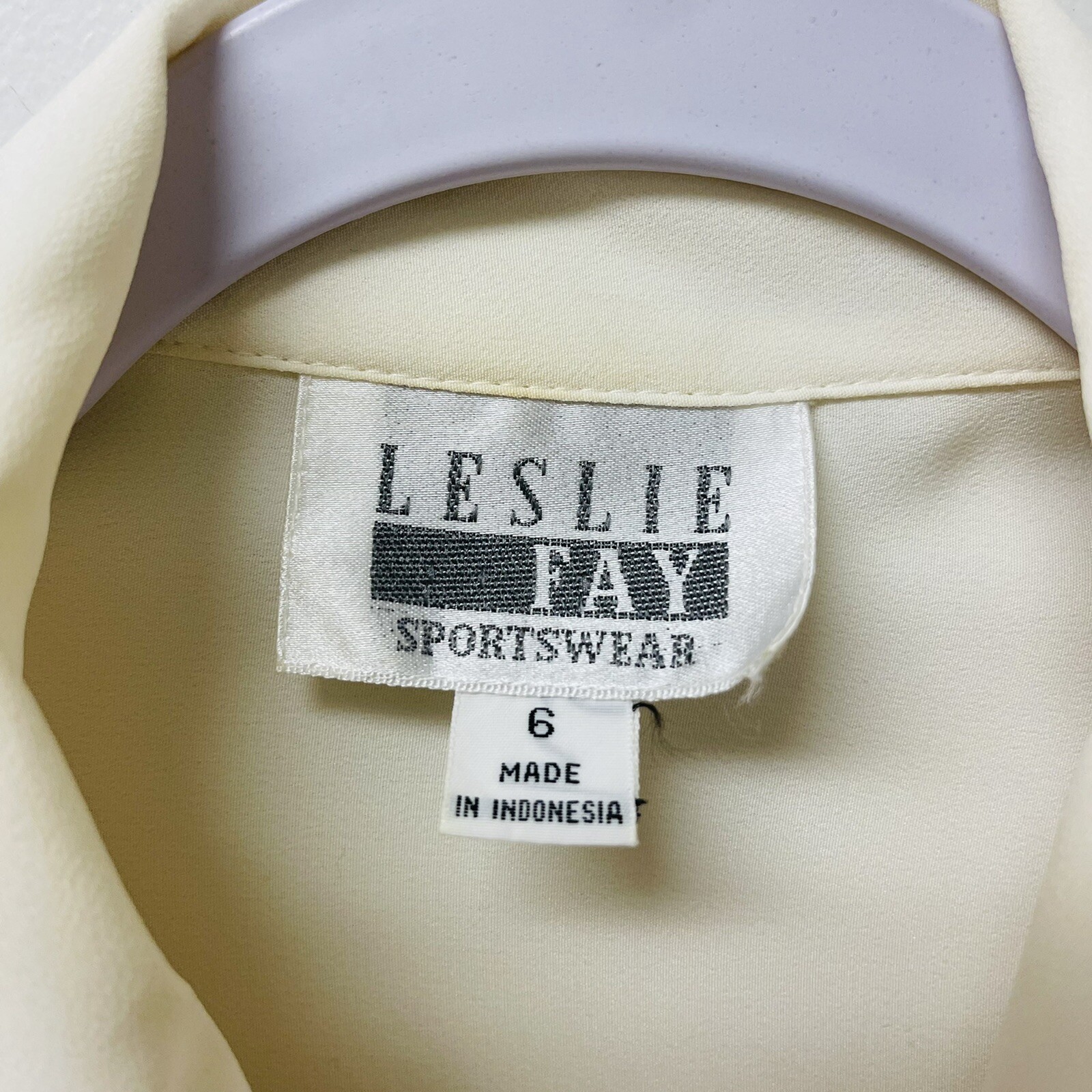 Leslie Fay Retro Blouse Womans 6 Cream VTG Secretary Modest Embroidery Career