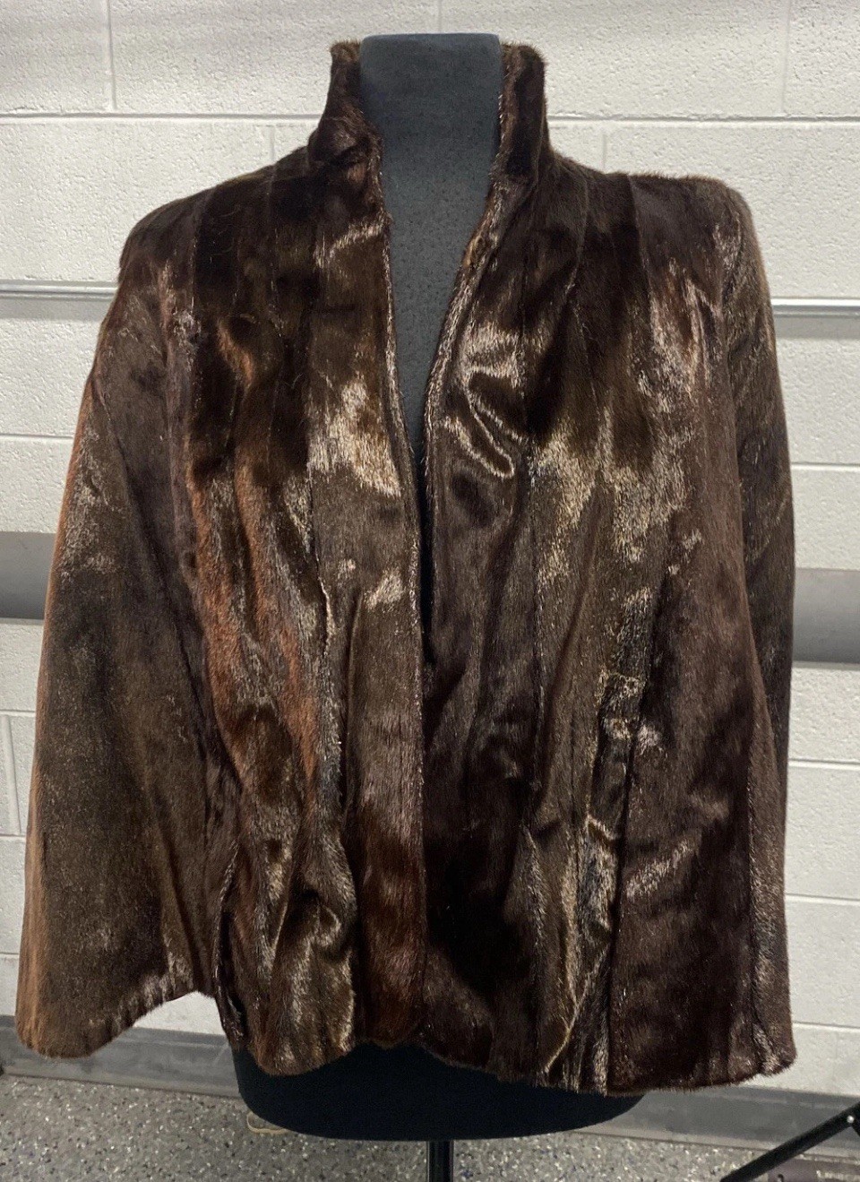 Vintage Natural Brown Fur Cape Caplet by Hacker Furriers, Alma, Nebraska
