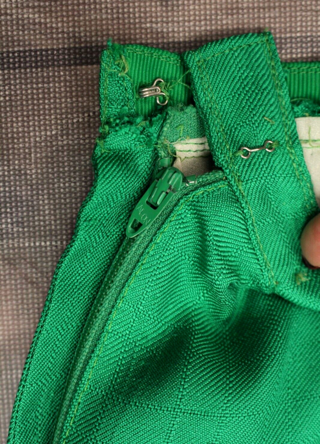 VTG Women’s 60s 2 Pc Kelly Green Dress Suit Set W/ Lion Head Buttons M/L 1960s