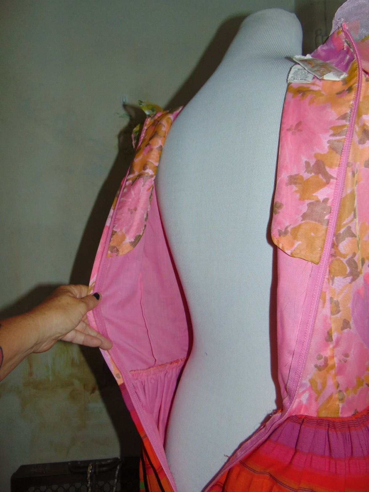 1960’s 70s LIPMANS Pink Orange Red Green Floral Dress Ruffled V Neck Maxi Womens