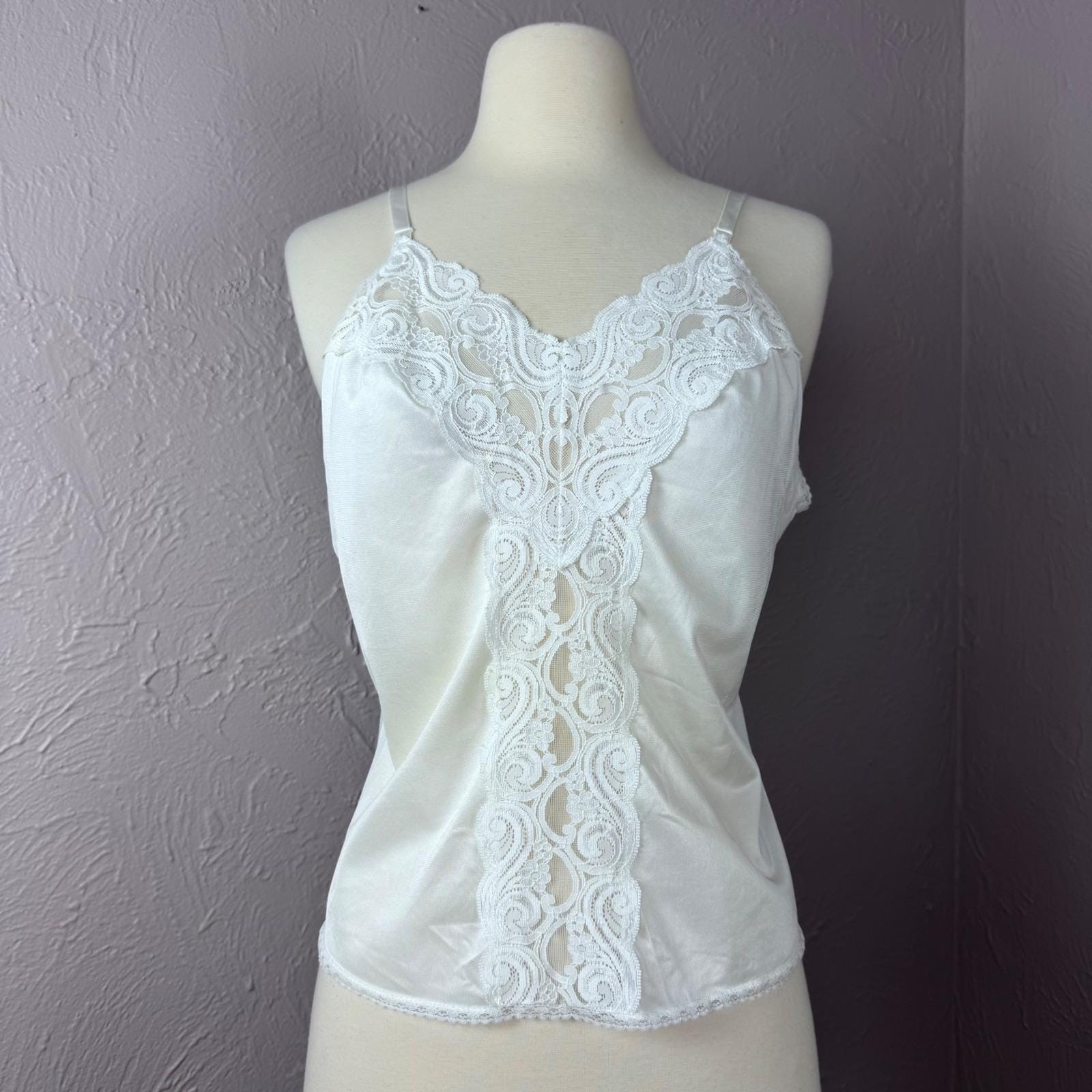 Vintage 80’s white lace camisole small or med – see measurements romantic
