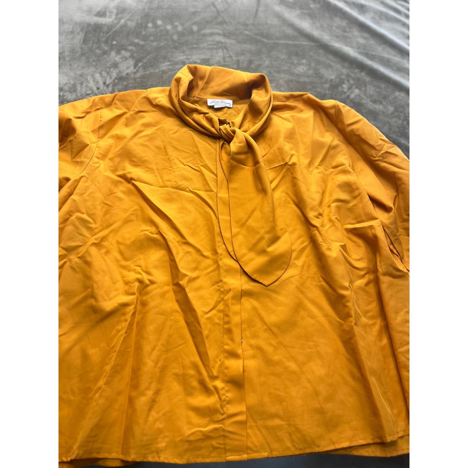 Lucky Winner Vintage Mustard Yellow Tie Neck Pussy Bow Blouse 1980’s USA Size C2