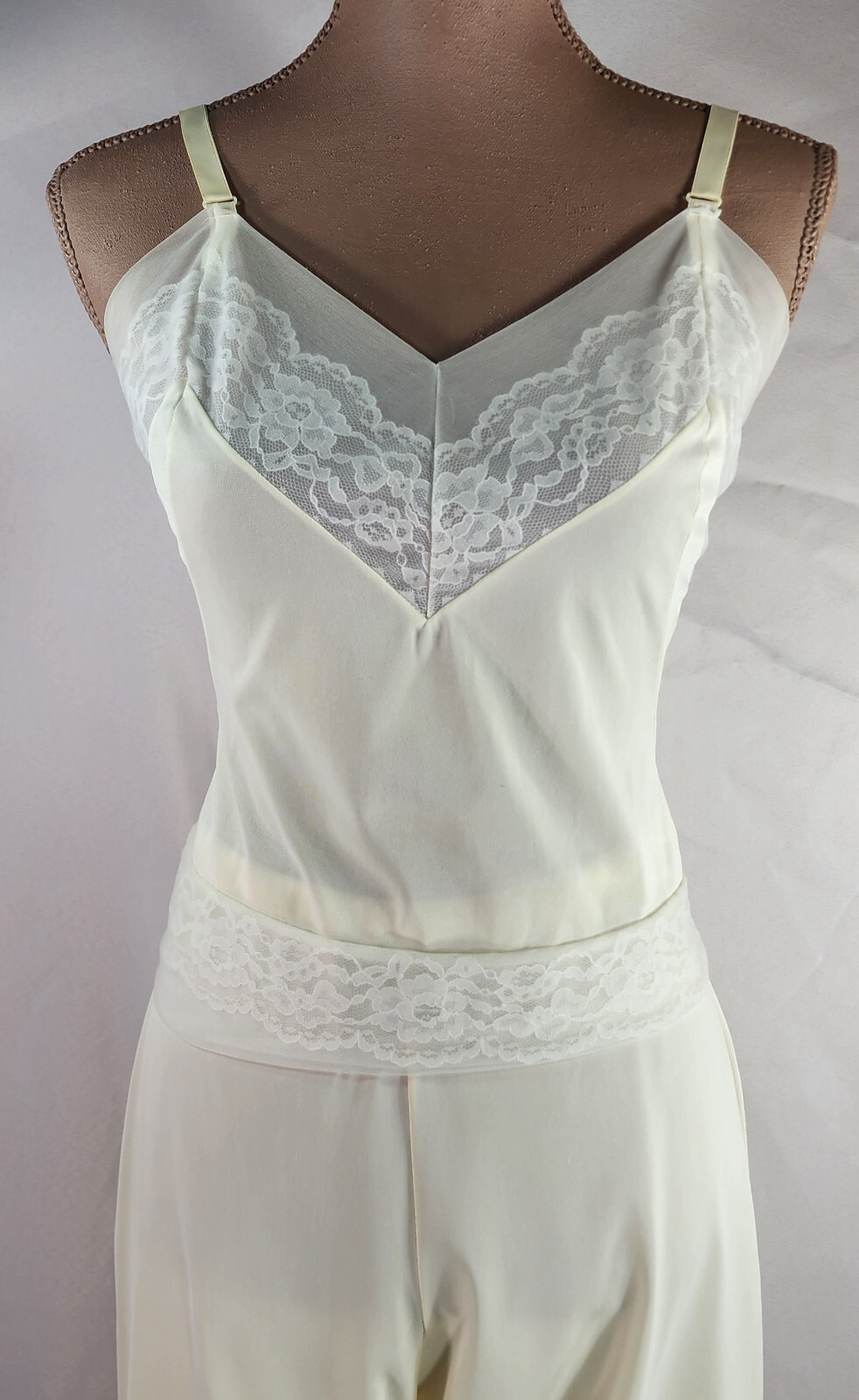 VASARETTE Vintage Camisole & RARE CAPRI 2 pc Set Light YELLOW Lace Trim PRISTINE