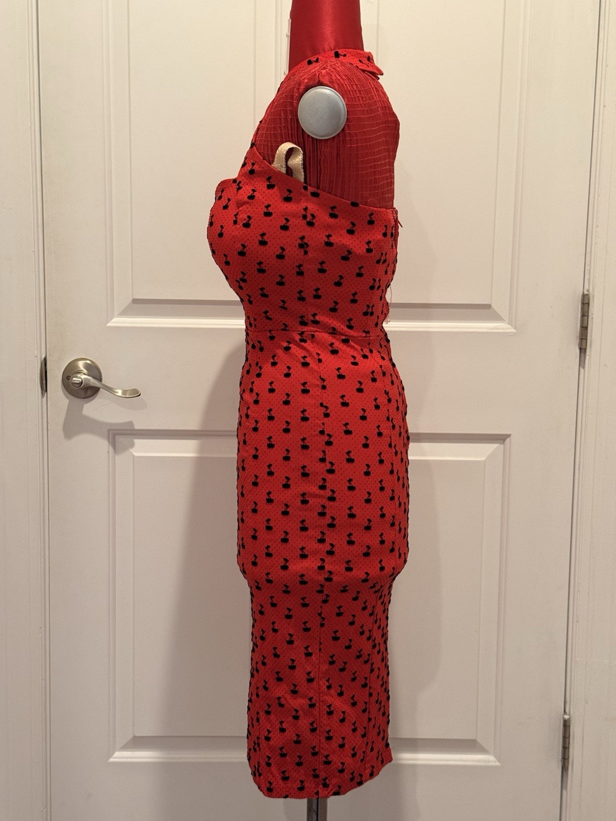 Women’s 2010’s Collectif Size XL Red Halter Wiggle Dress W/black Flocked Cherry