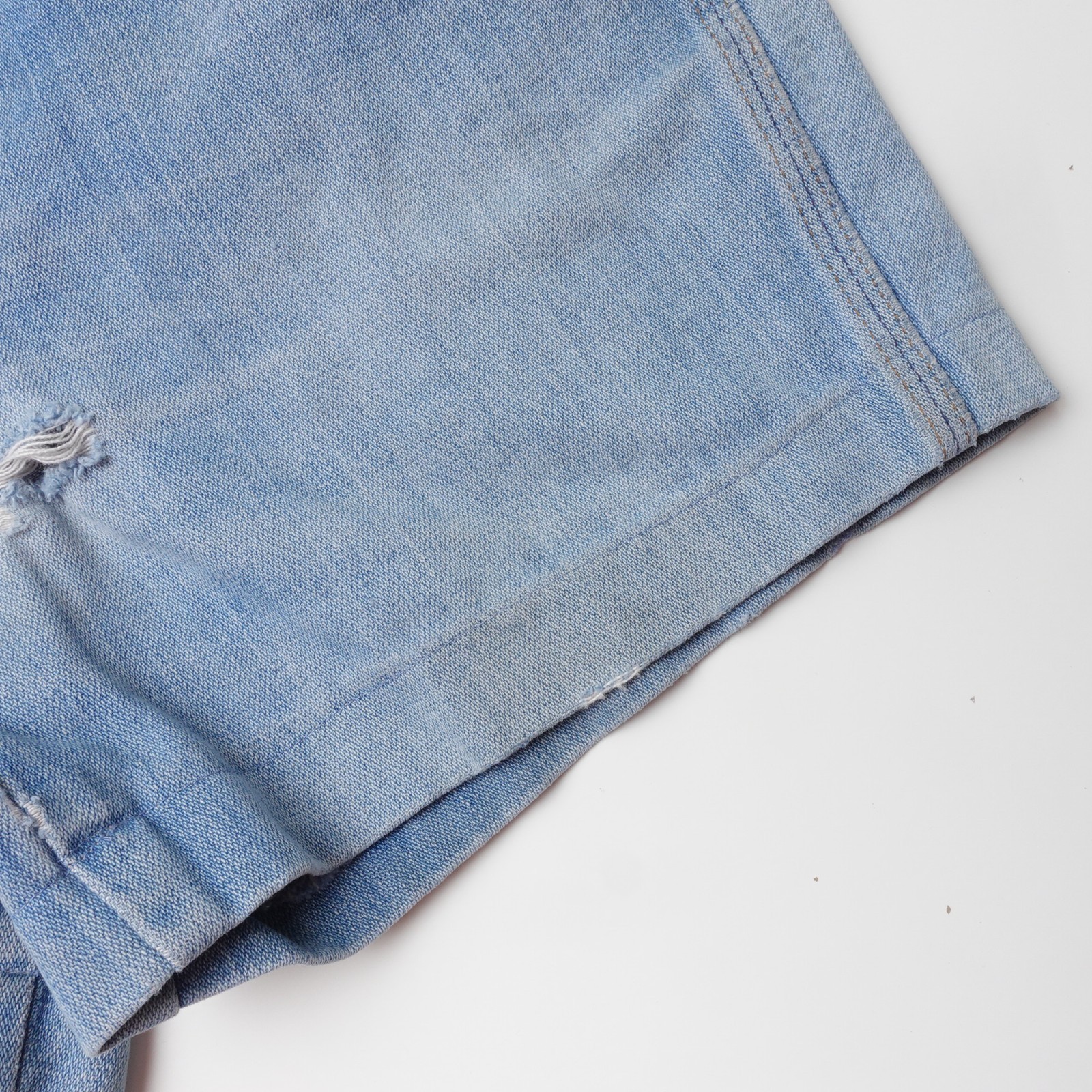 Vintage 70s Wrangler No Fault Denim Jean Shorts Made in USA Size 30 4″ Inseam