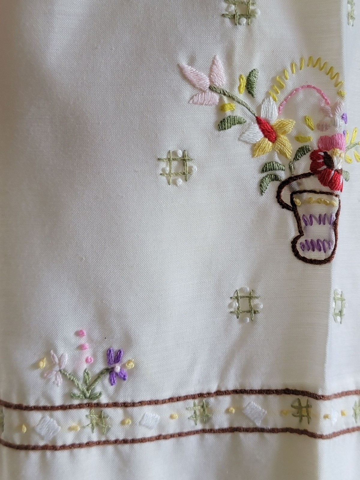 Vintage Hand Embroidered Floral Blouse Size 38 Medium Cream Cottagecore Top