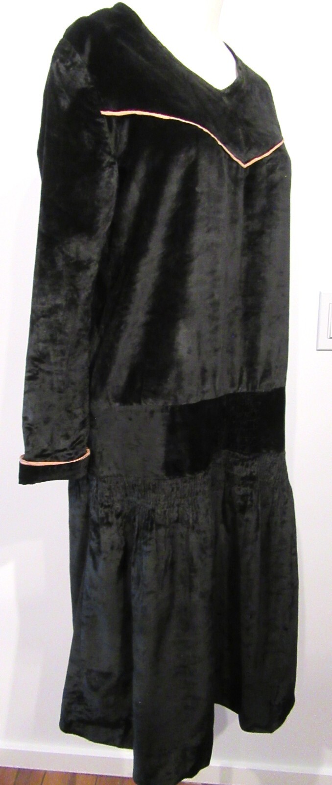 ANTIQUE VINTAGE 1920S DRESS BLACK COTTON VELVET DROP WAIST PRIM STRONG M F10