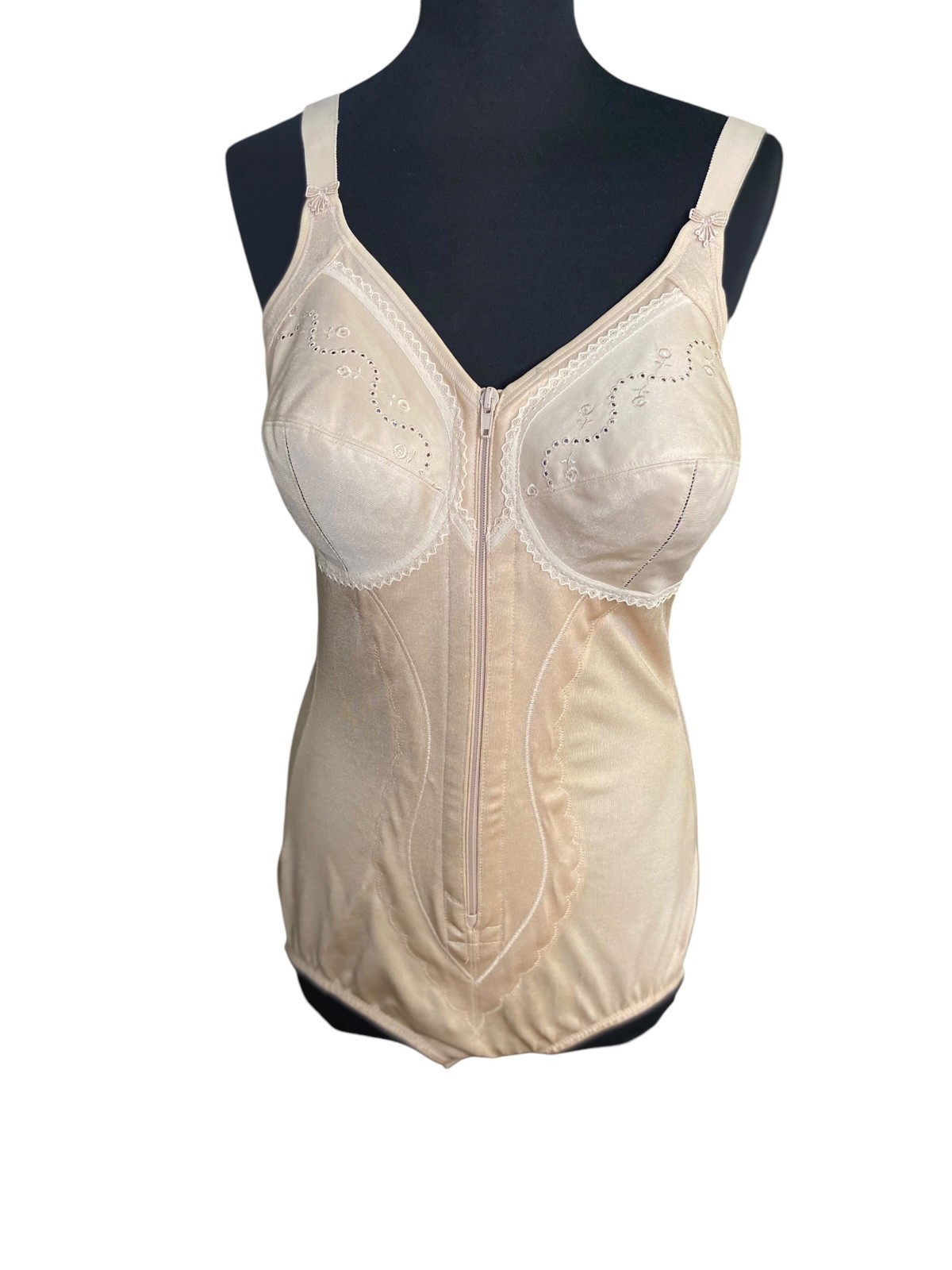 Women’s 70’s Vintage shapewear by Triumph | One piece in skin tone | Size EU 80D