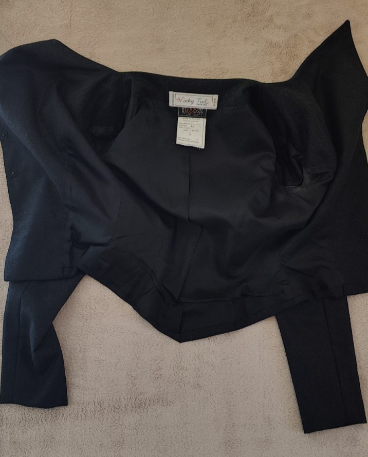 Vicky Tiel Couture Bergdorf’s VTG Black Wool Suit Rose Applique – FR Size 36
