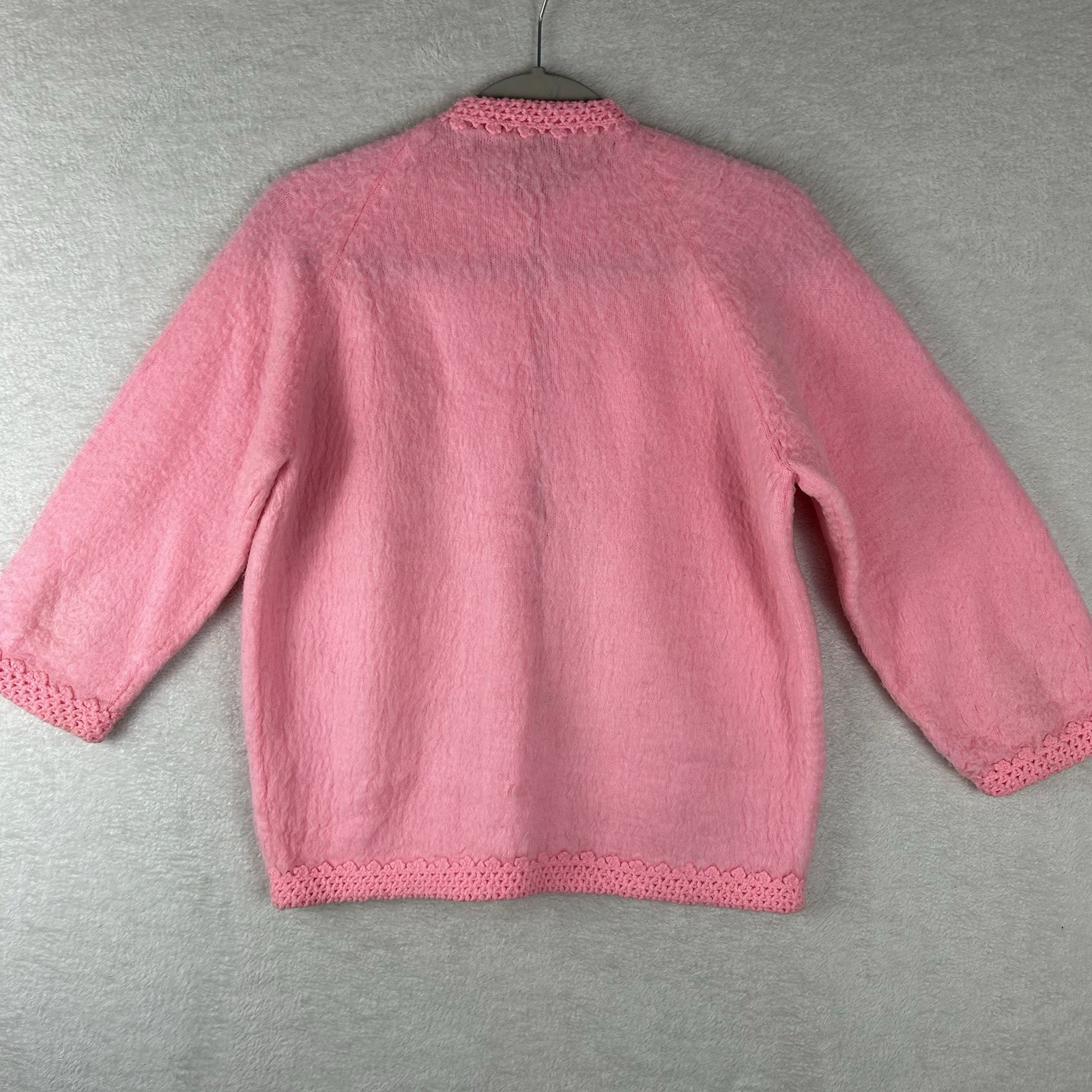 Vintage 50s Cardigan Sweater Women M Pink Acrylic Hand Knit Floral Embroidered