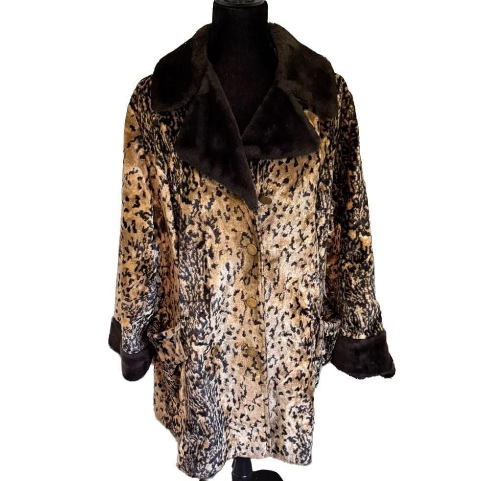 Vintage 1960s Leopard Print Velvet Coat with Faux Fur Trim