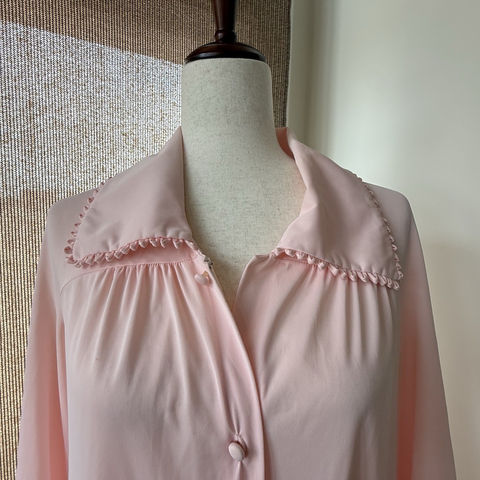 Vintage Gossard Loungewear Nightgown Women’s Small Pink Silky Long Sleeve Loop