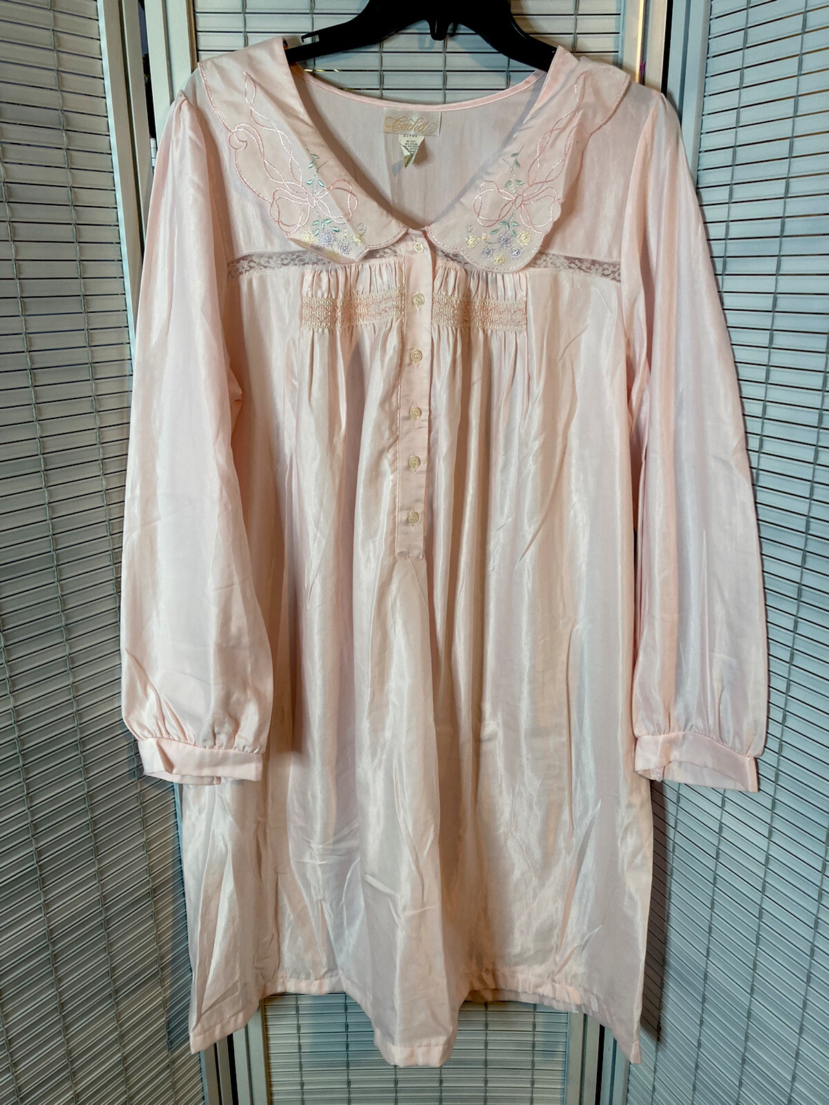 vtg cachet soft pink embroidered buttoned front shiny poly blend large nitegown
