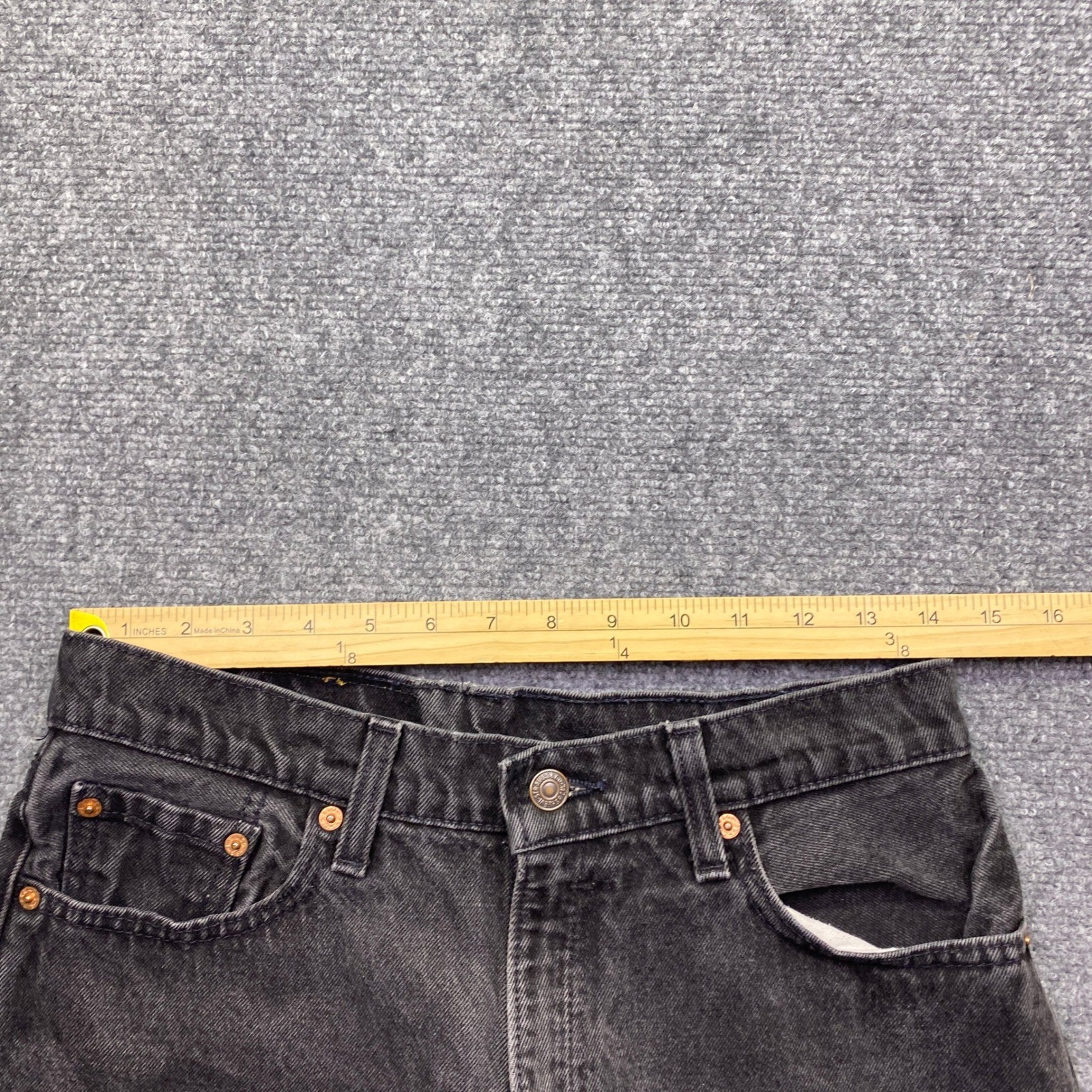 Vintage Levis 560 Loose Fit Straight Leg Black Denim Jeans 11 Long USA 1995