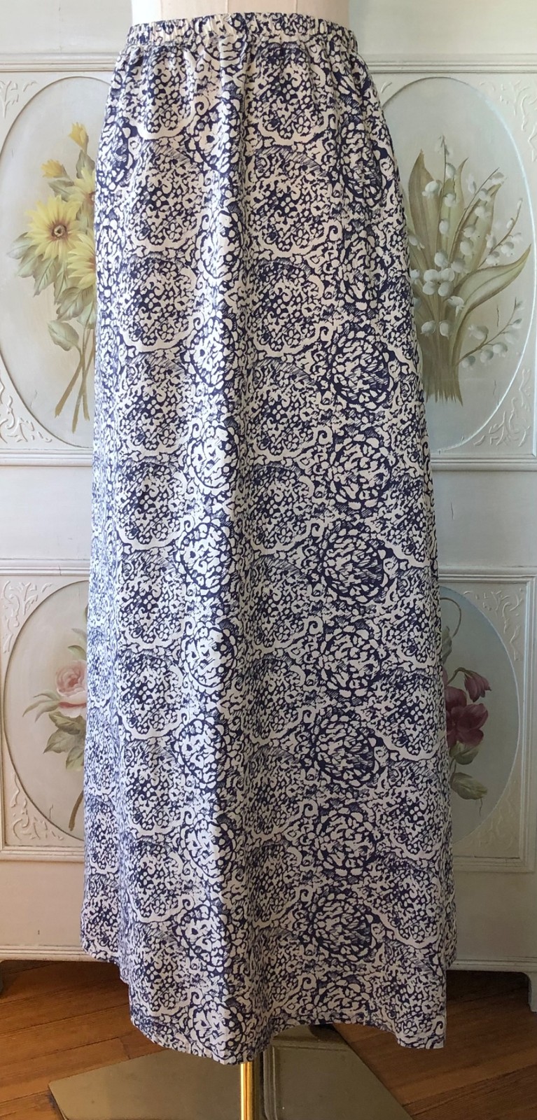 VTG DKNY CITY DONNA KARAN NEW YORK 100% SILK MIDI SKIRT CREAM NAVY XS EUC CLEAN