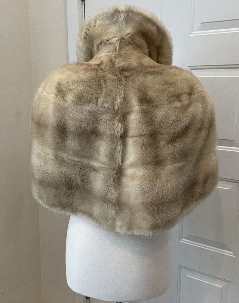 Vintage Beige Mink Fur Stole/Wrap/Caplet With Pockets