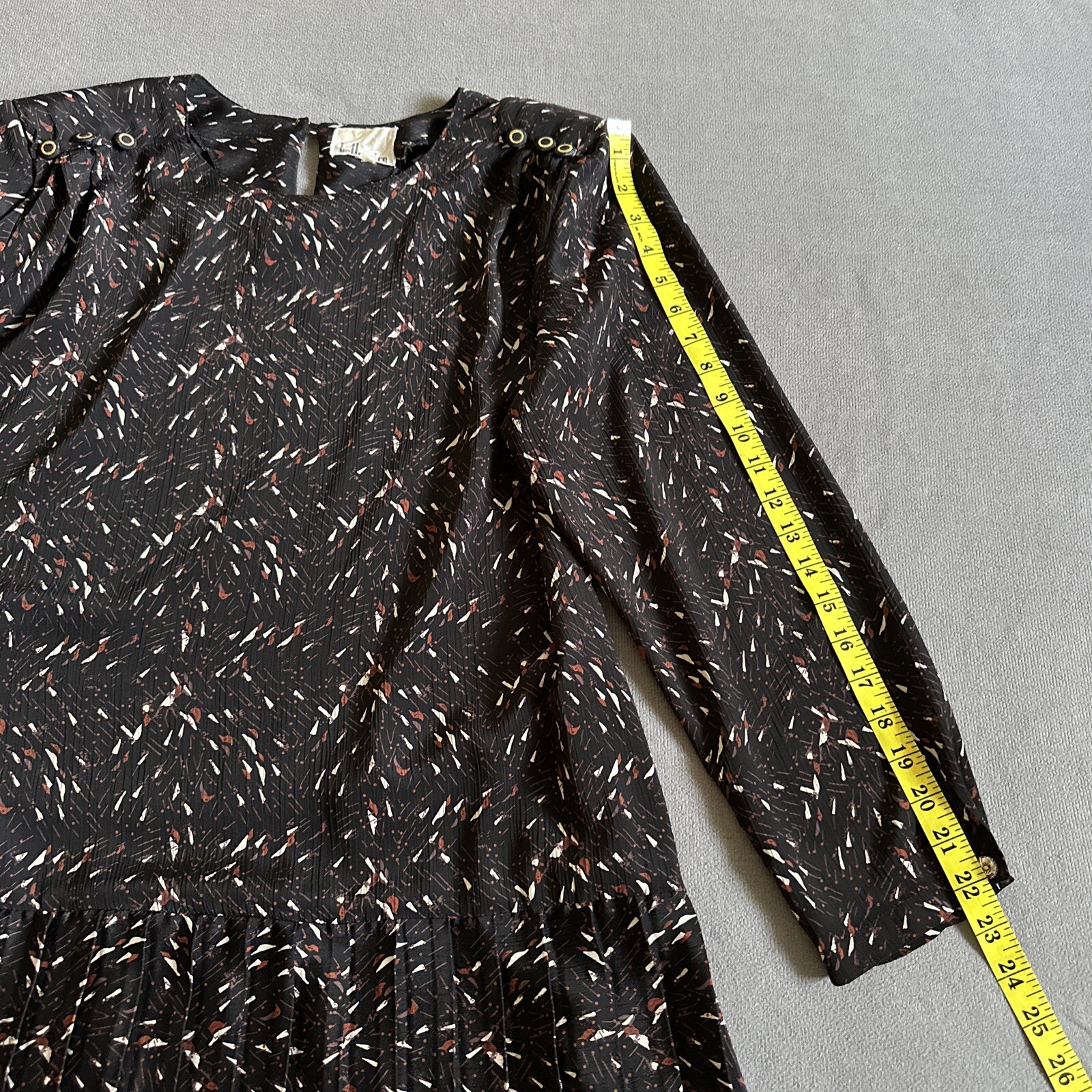 Belle Aire Vintage Woman’s Dress Size L Black Pleated Long Sleeve Shoulder Pads