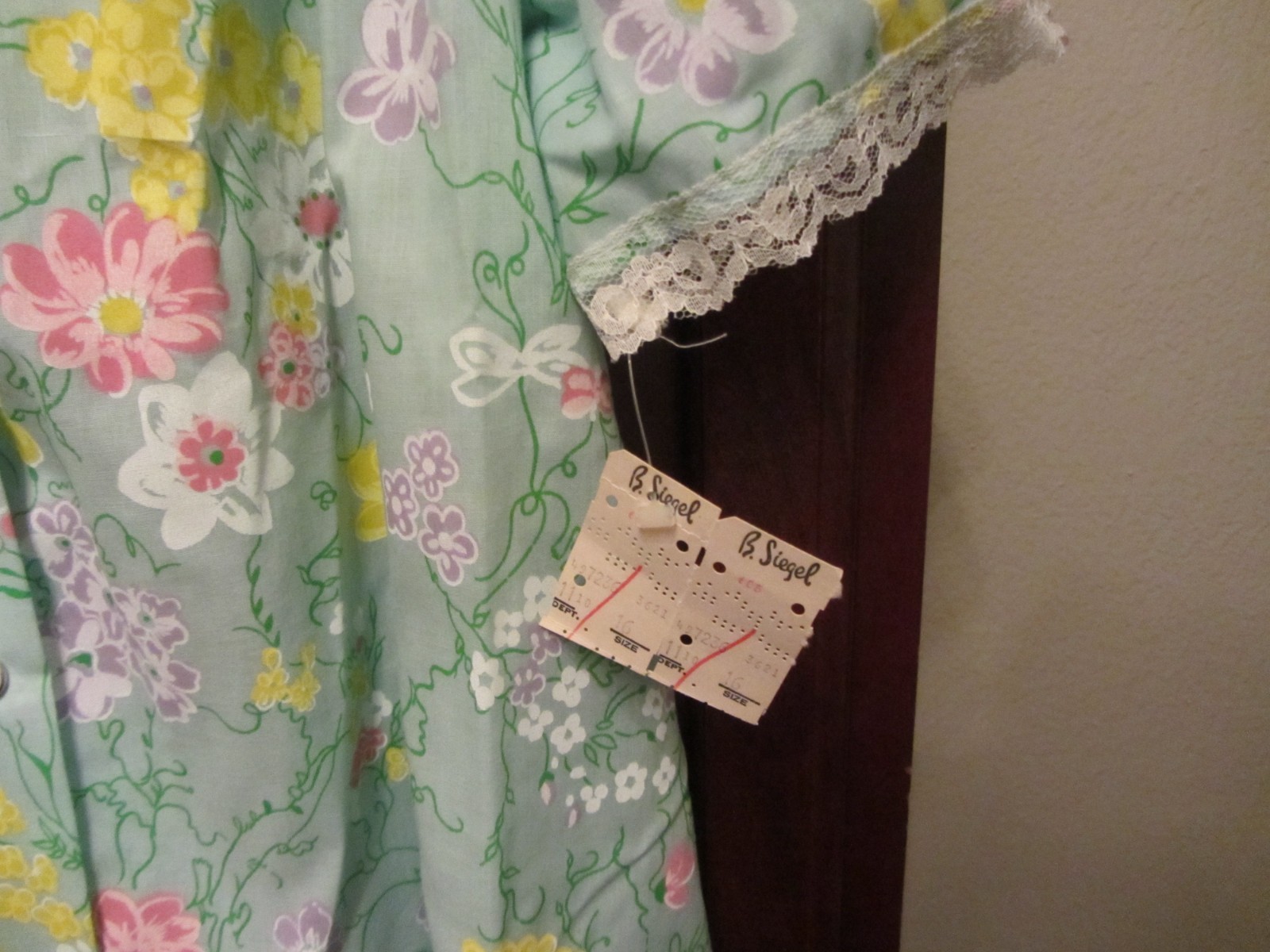 Vintage SMART TIME Ladies House Dress Robe SIZE 16 Floral Lace Pocket Snap NEW