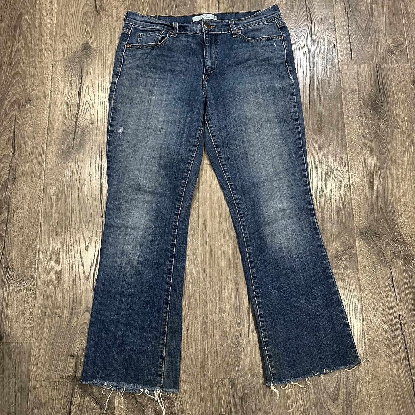 Vintage Women’s Levi’s Blue Jeans 515 Boot Cut Wide Leg Crop Mid Rise Size 12L