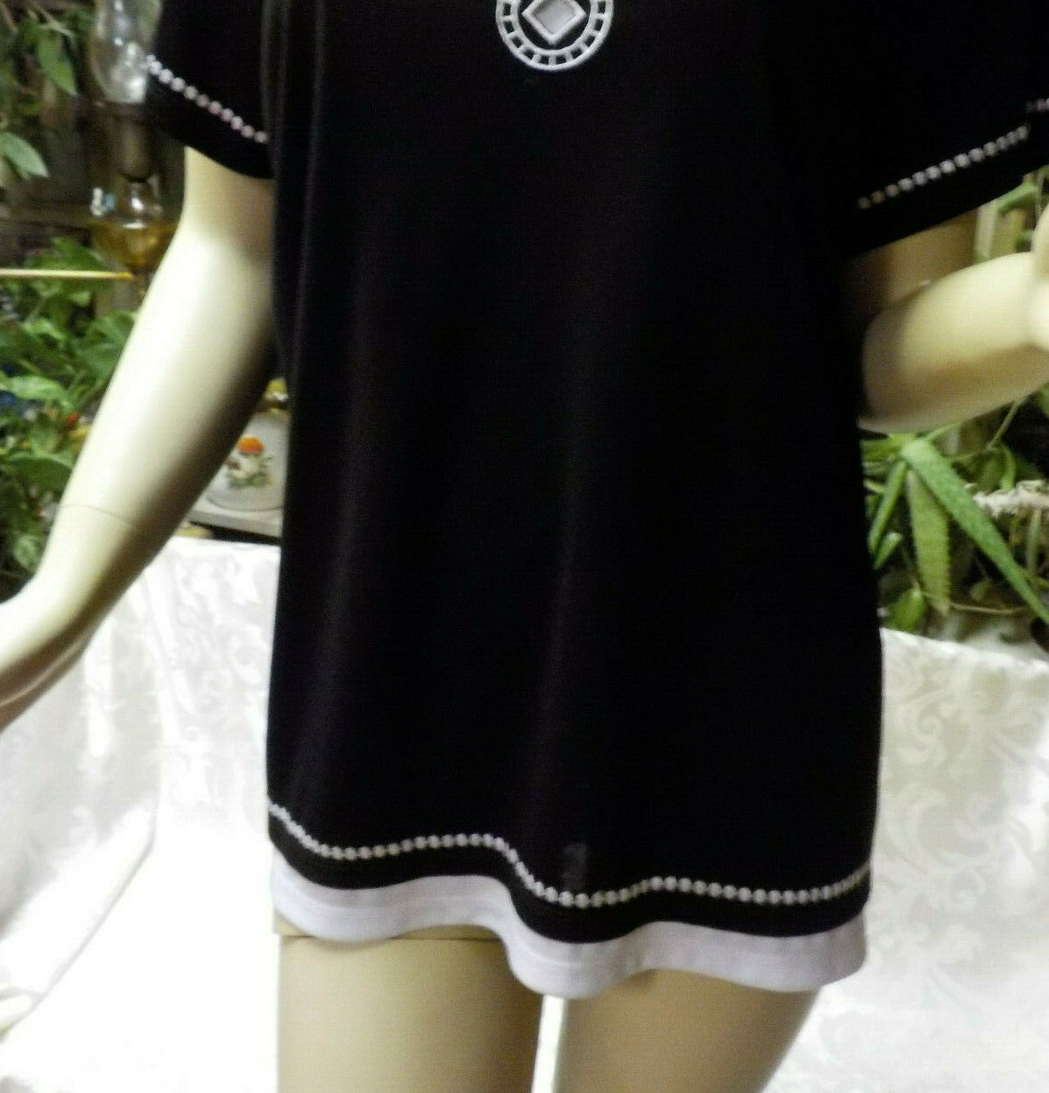 Tanjay Vintage 2 Fer Top Size L Black W White Embroidery Short Sleeve Scoop Neck