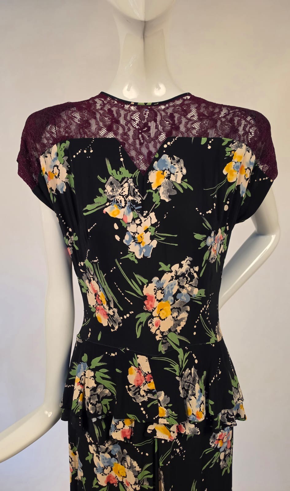 1940’S FLORAL BOUQUET PRINT RAYON DRESS W CRANBERRY LACE TOP + PEPLUM WAISTLINE