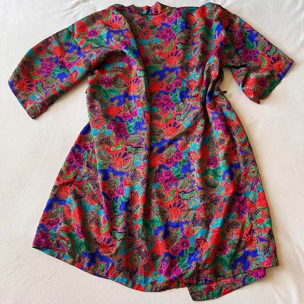 ✨ Vintage ✨Inner Most kimono with multicolored floral and paisley print