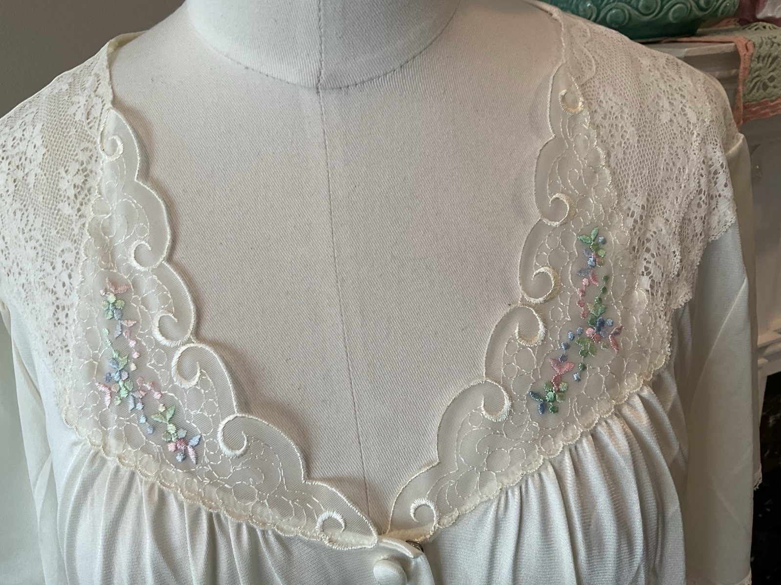 Vintage Vanity Fair Ivory Nylon Nightgown Robe Size Large USA