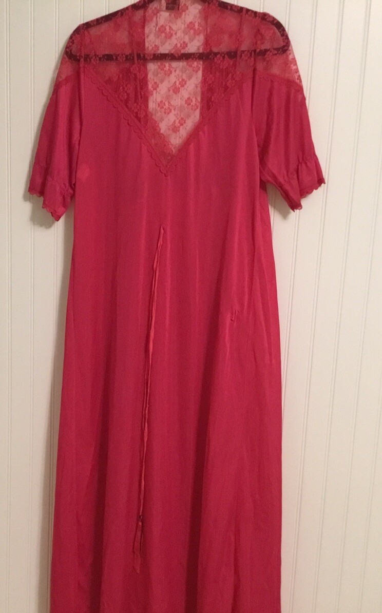 Vintage Paramount New York Peignoir Set Size Large Pink Nylon (flaw In Robe)