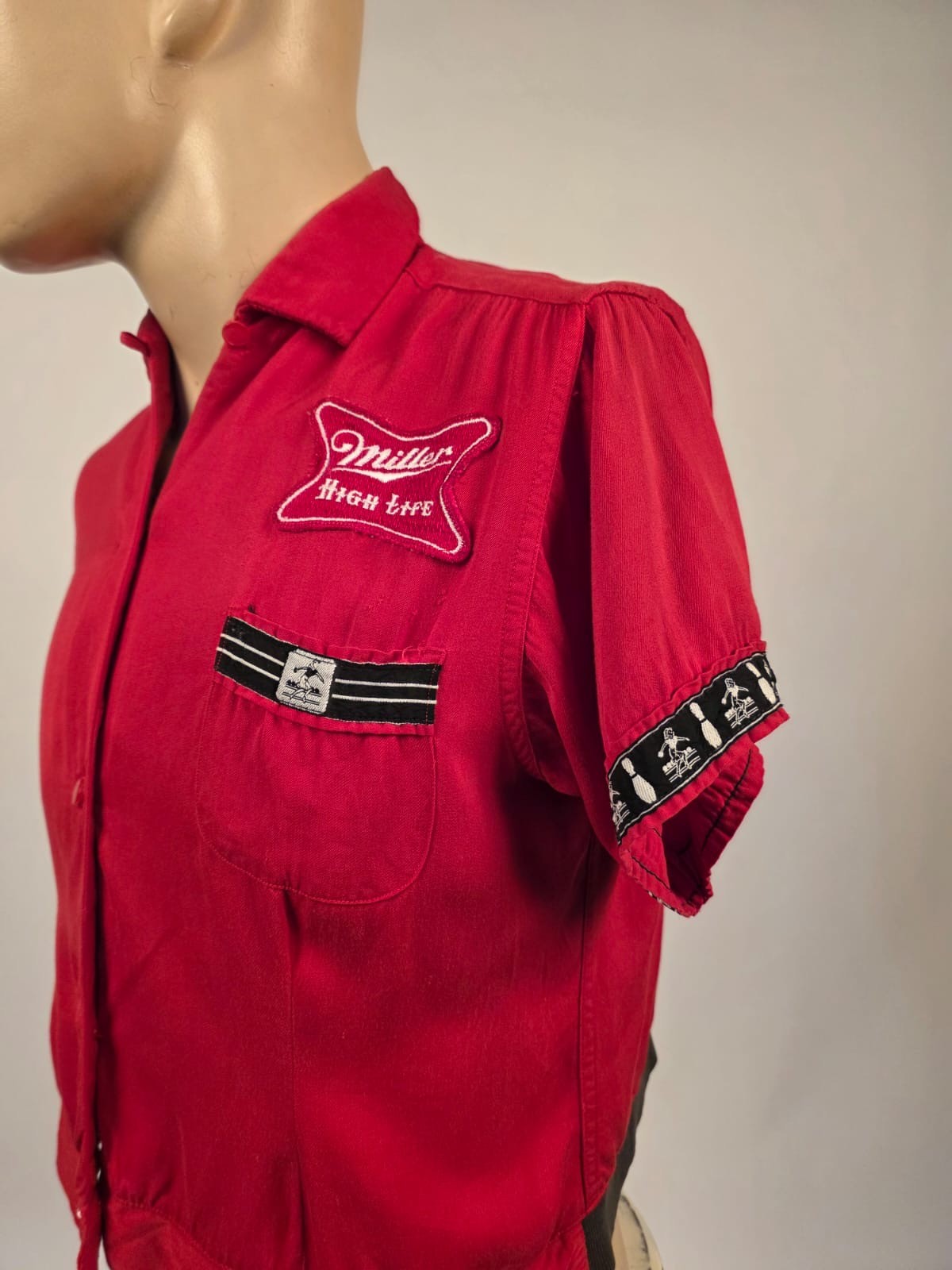 VINTAGE 1950’S RED GABARDINE BOWLING SHIRT BY NAT NAST W MILLER BEER PATCHES