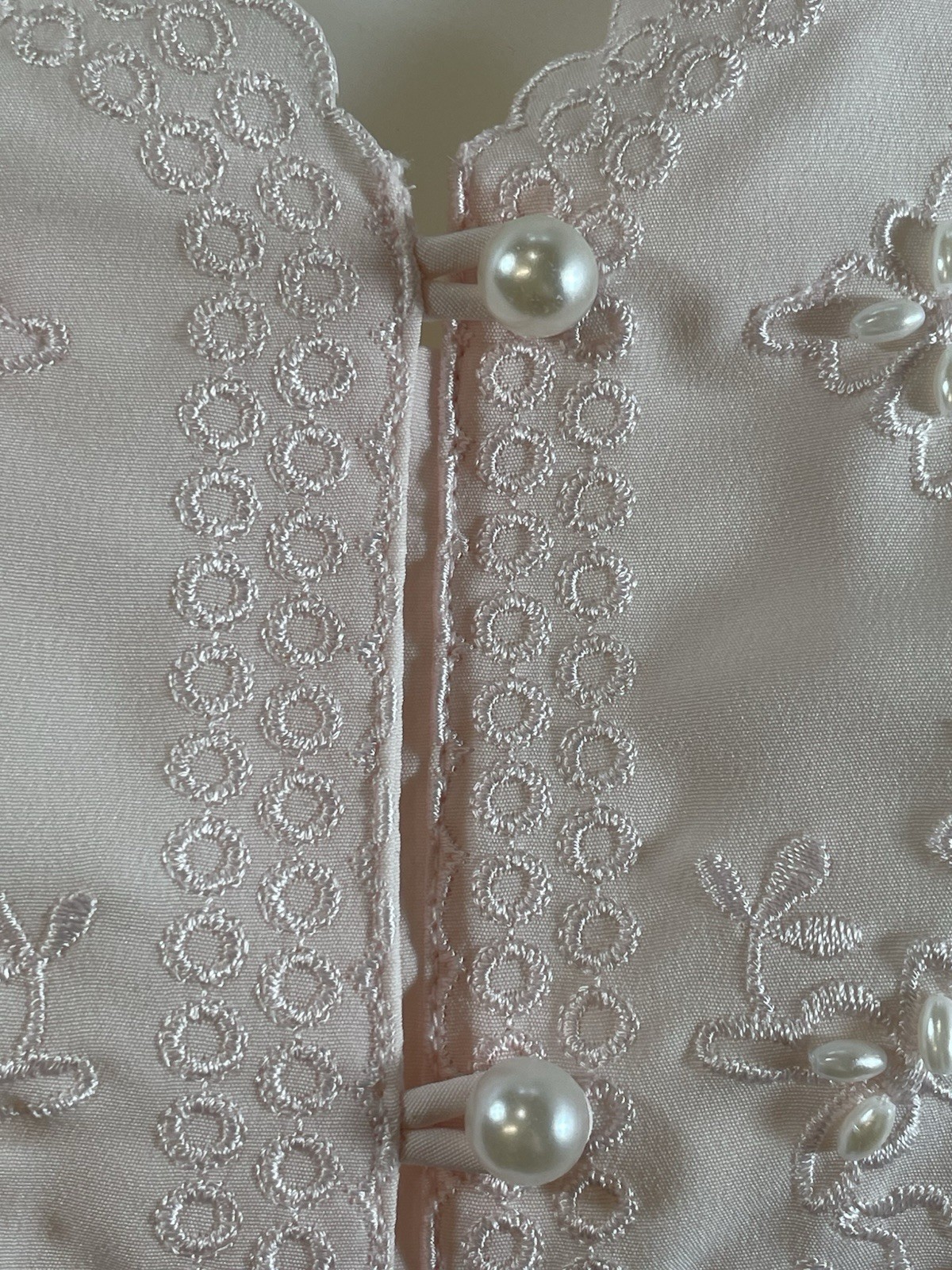 VTG Christie & Jill Pale Pink Embroidered Flowers Faux Beads & Buttons Blouse 16
