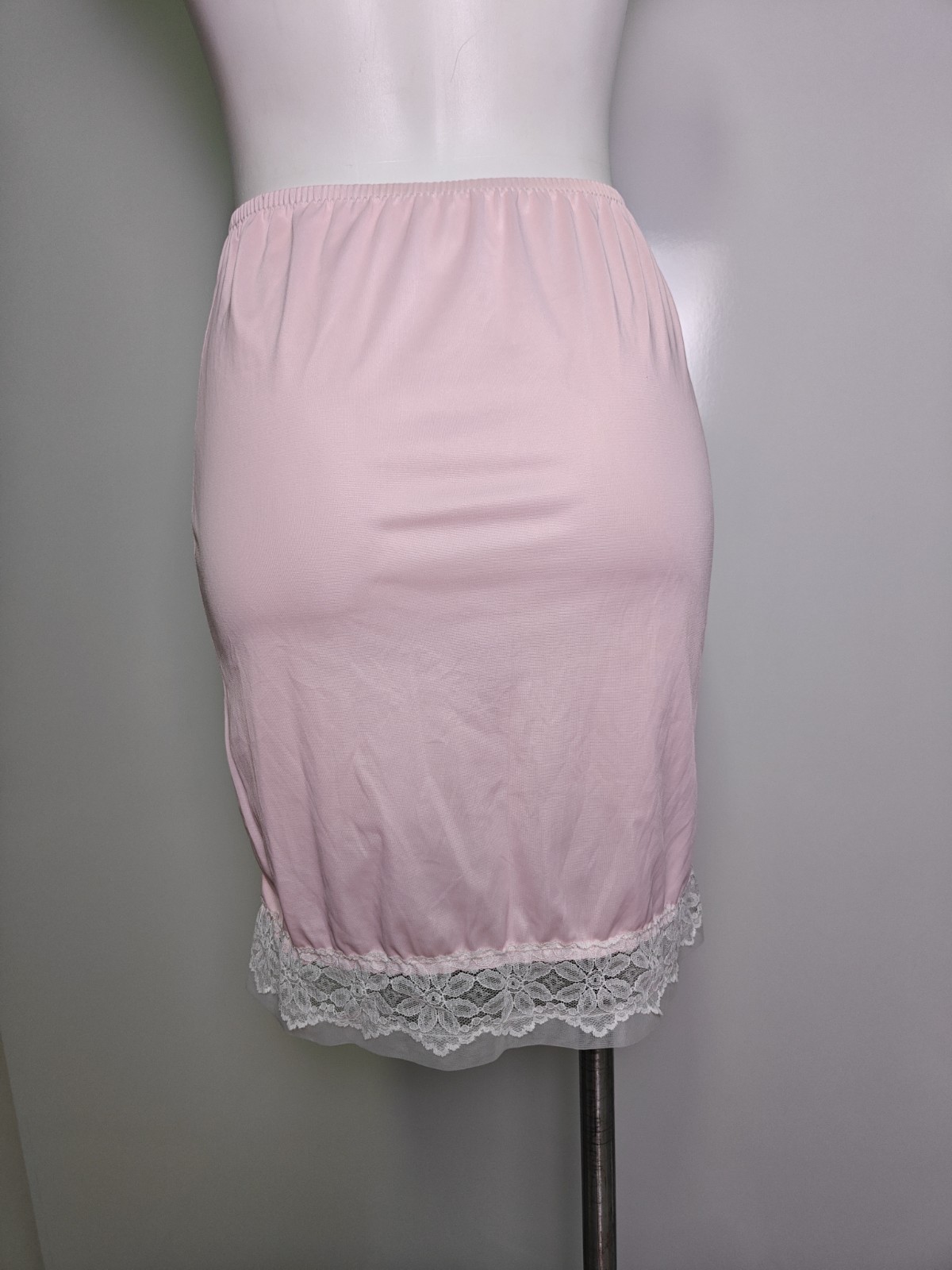 Vintage Berkliff Pink Half Slip Medium 100% Nylon Chiffon Lace Trim *Read