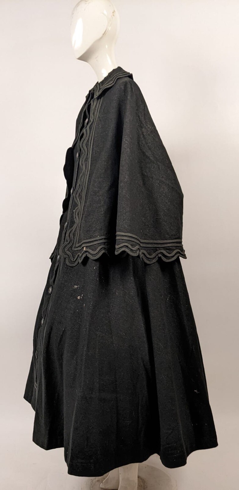 MID 19TH C BLACK & GRAY FLECKED WOOL 2 PC CLOAK W GUTTA PERCHA BUTTONS