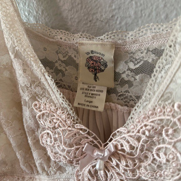 Vintage In Bloom Light Pink Cream Butterfly Lace Nightgown Women’s Size Large
