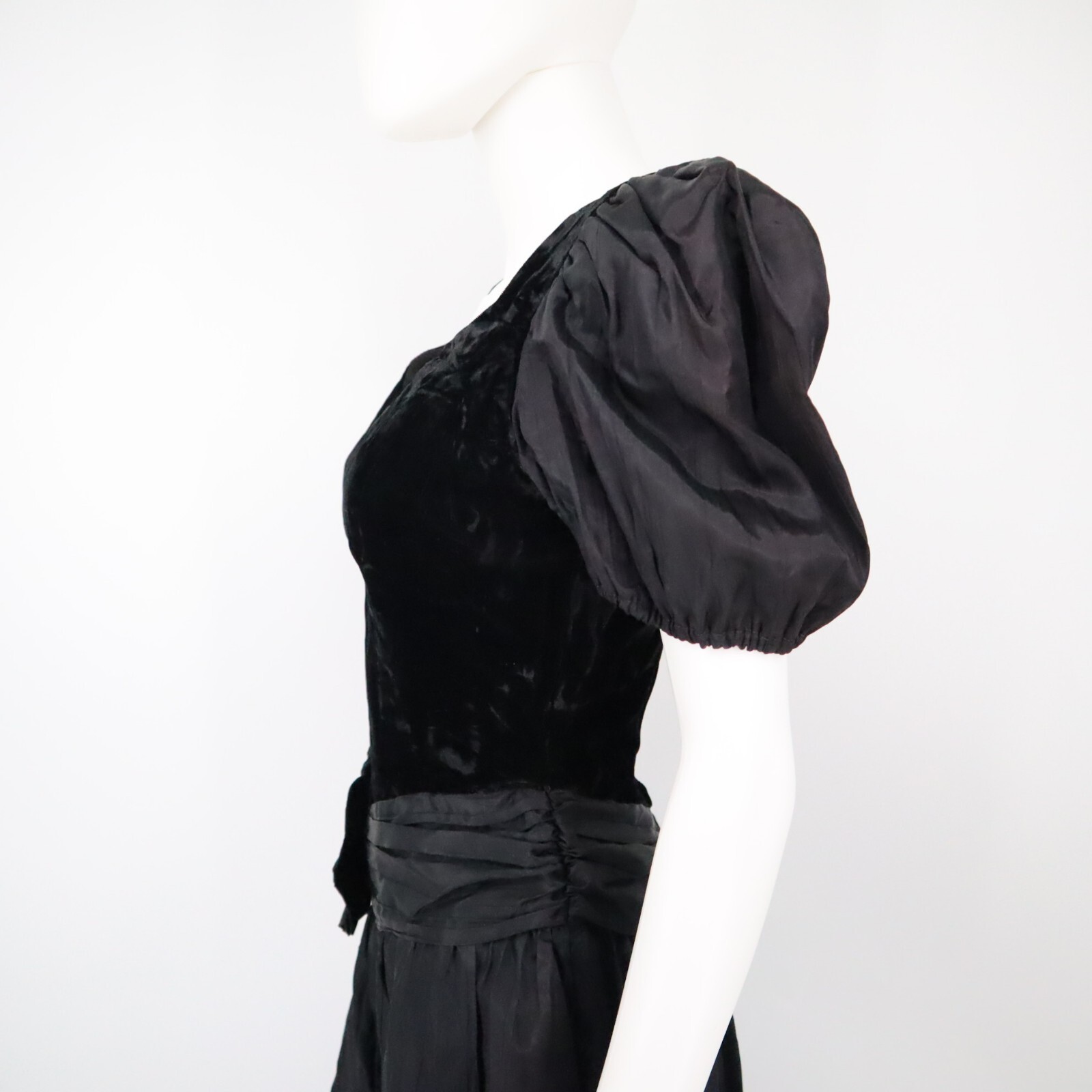 Roberta California Women’s 5/6 Vintage 80s Black Velvet Puff Sleeve Prom Dress