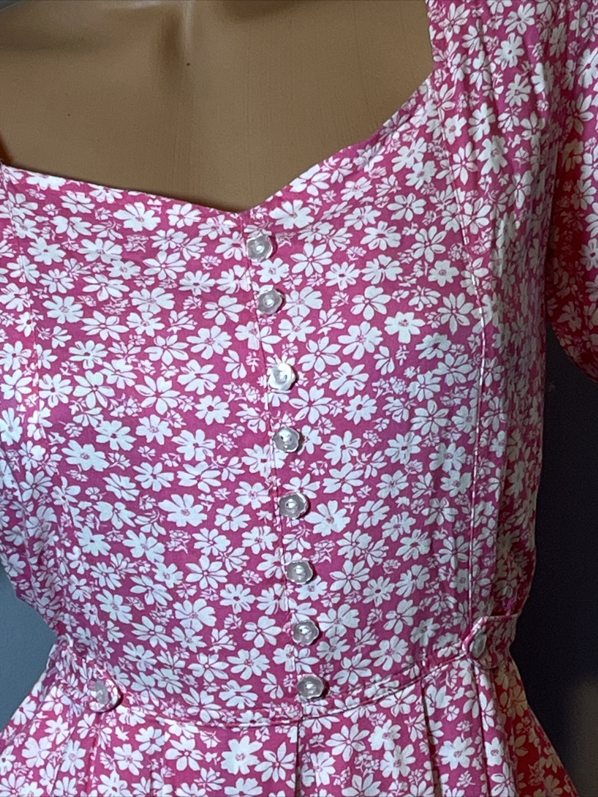 Vintage 1990’s ERIKA Hot Pink Floral Rayon Button Front Dress Sz M Cottagecore