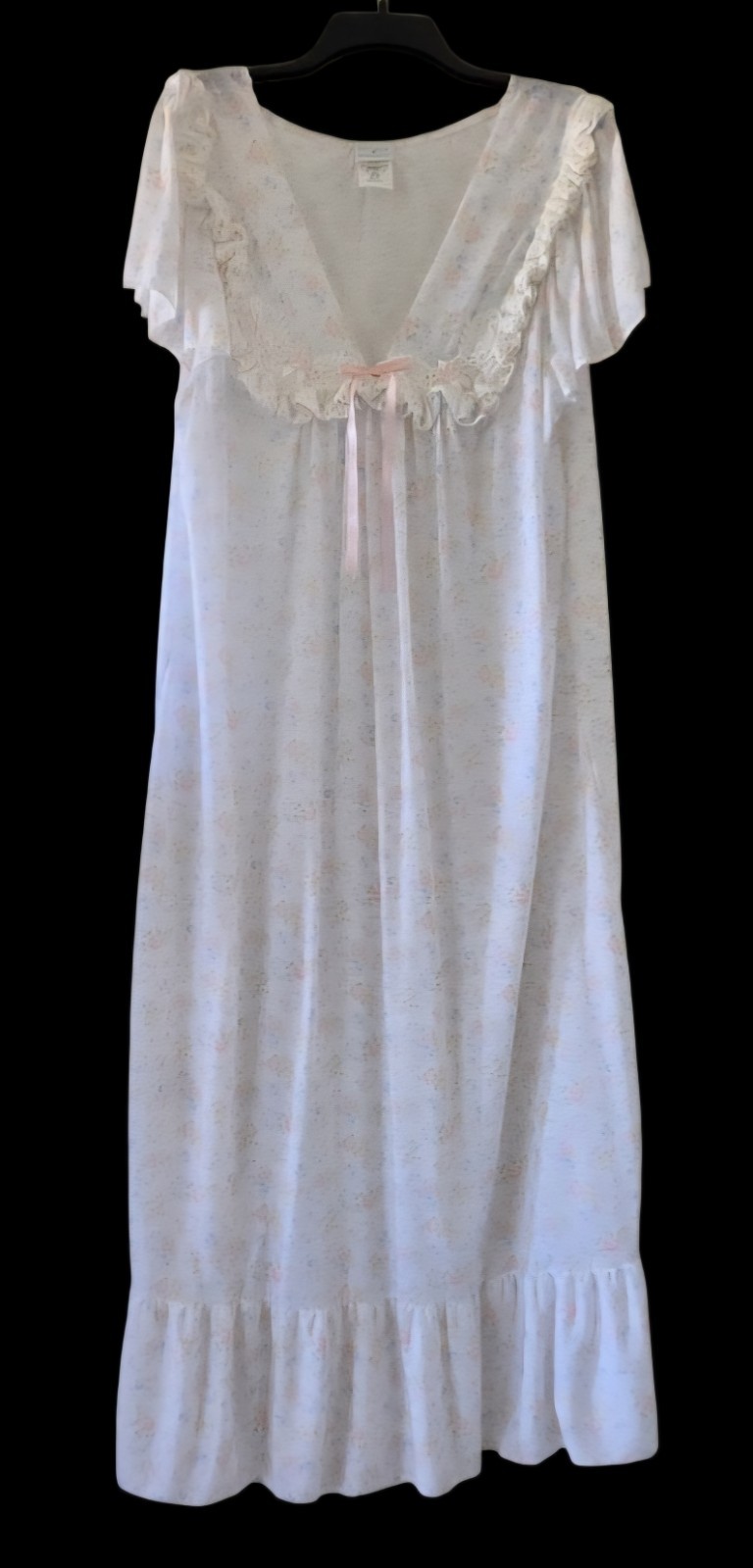 1970s GILLIGAN & O’MALLEY Ruffled Embroidered Floral Peignor Set W Lace Trim L