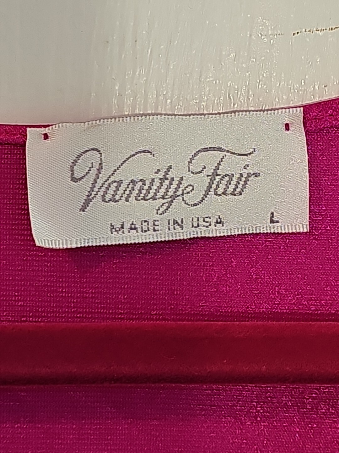 Vintge Vanity Fair Large Fuscia Nylon Embroidered Robe House Coat Loungewear