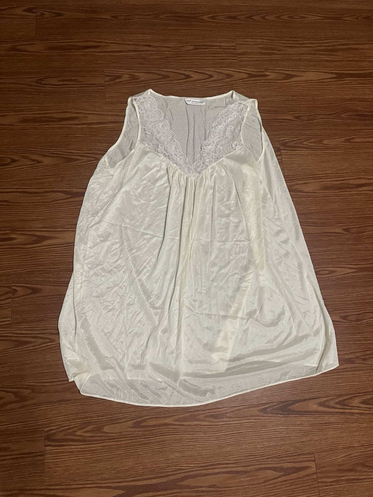 Vintage Lace XL Nightgown Soft Moments Cream Sleeves V-Neck Lace Trim