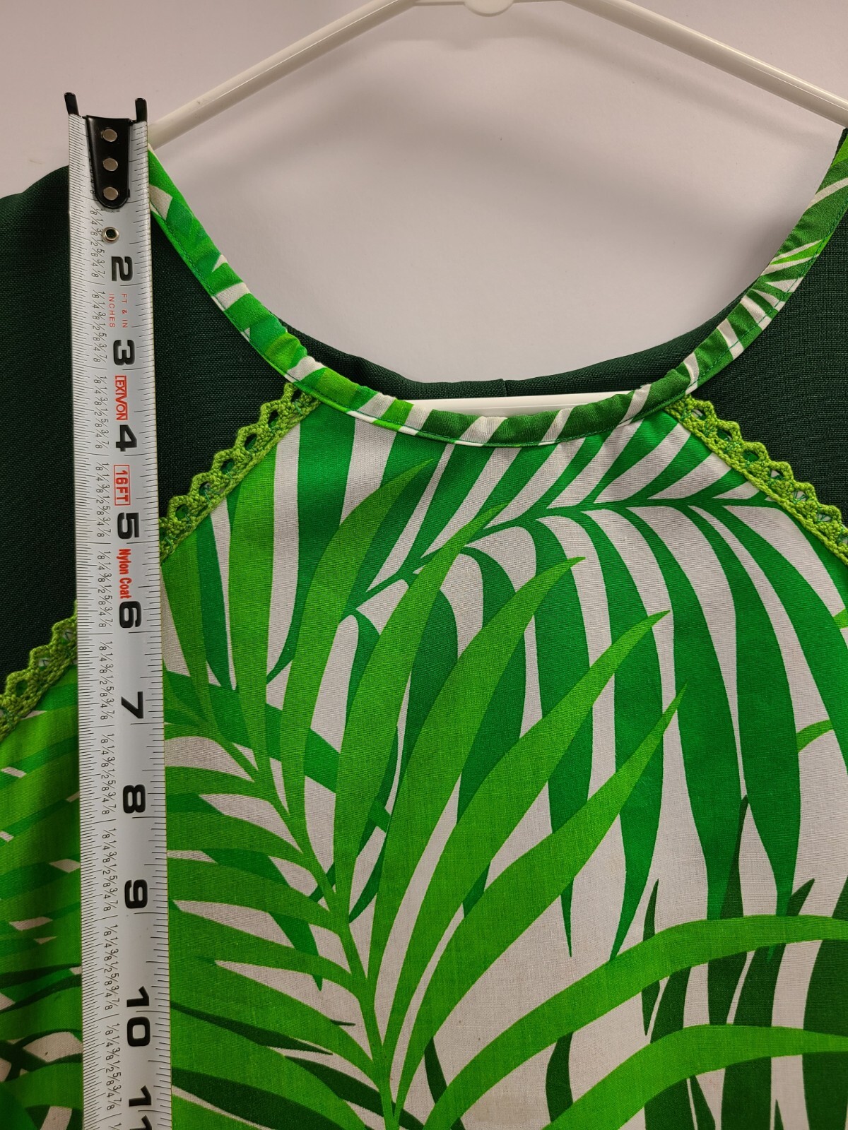 Hawaiian Dress Vintage Size M/10 White & Green Midi Tribal Print Short Sleeve