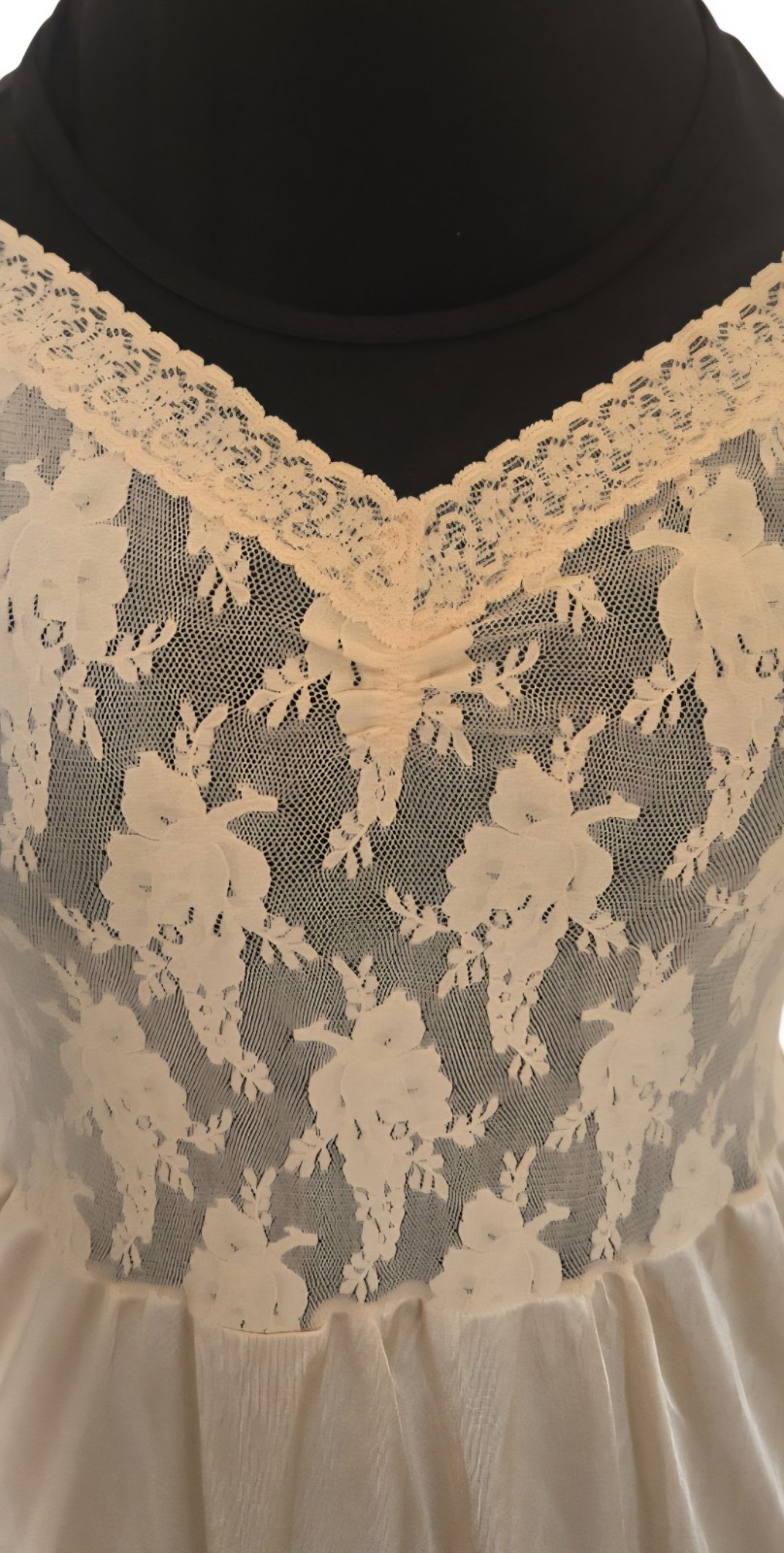1960s VANITY FAIR Beige Stretch Bodice Nylon Dress Slip With Lace Trim Size 36