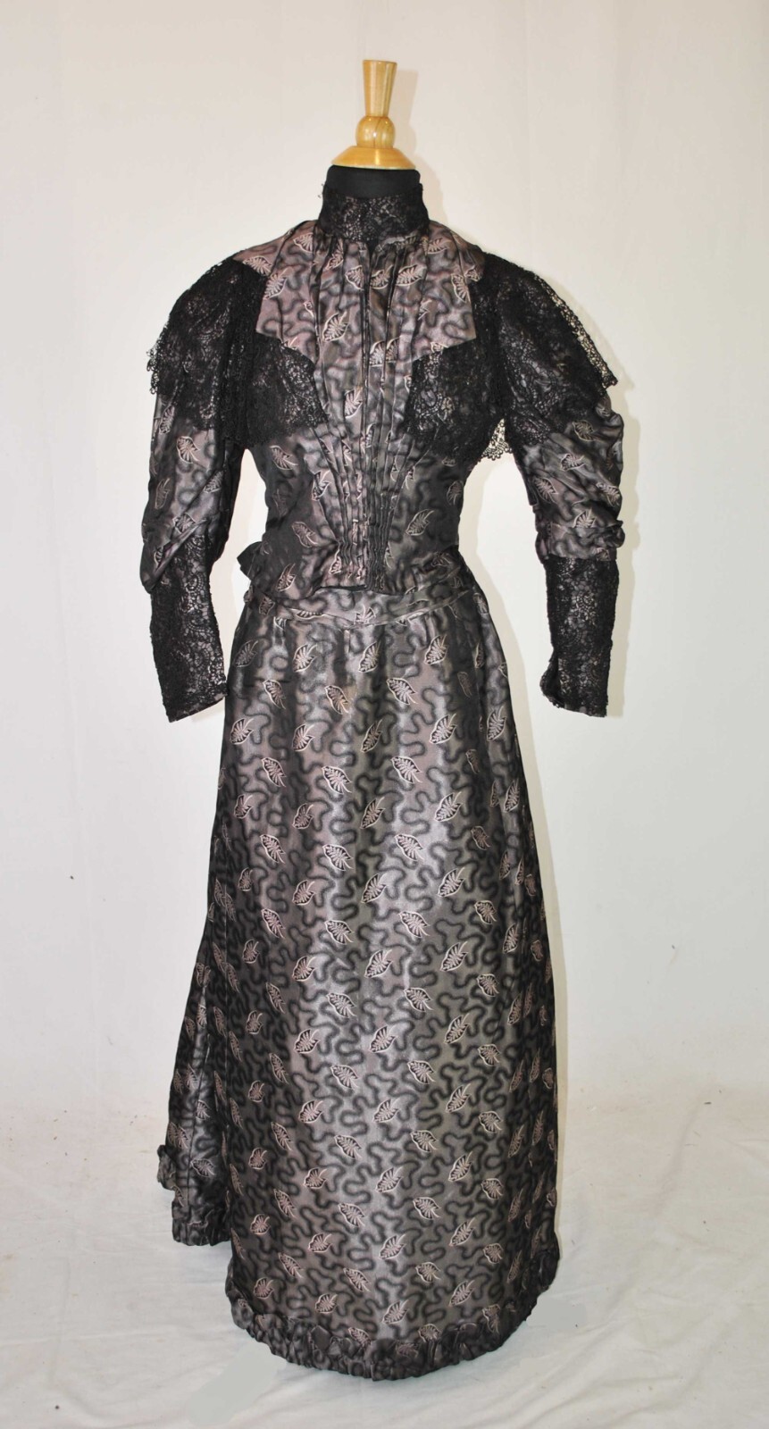 VICTORIAN 2 PIECE MAUVE SILK BROCADE VISITING DRESS 1893, MUSEUM DEACCESSION