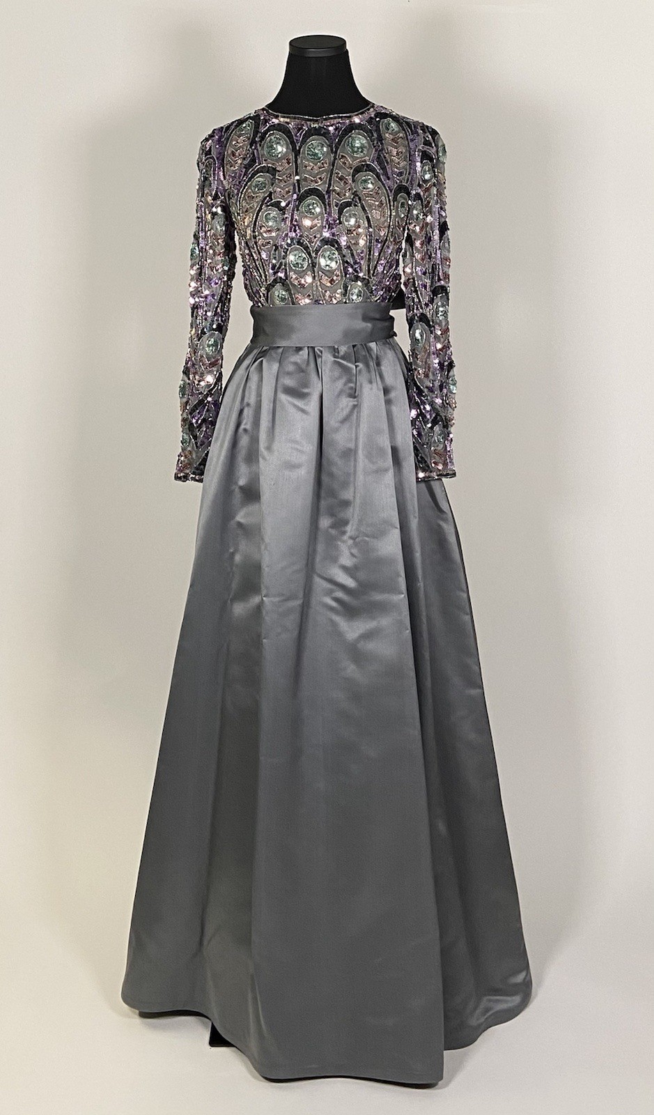 Vintage silk ball gown, gray purple, beads sequin Victoria Royal Ltd size 4 Exc!